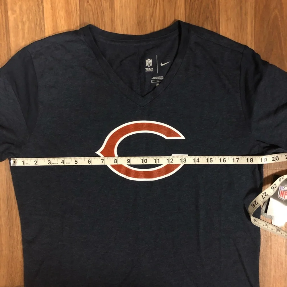 NWT Nike Chicago Bears NFL Football Navy Blue T-Shirt V-Neck Women’s Medium